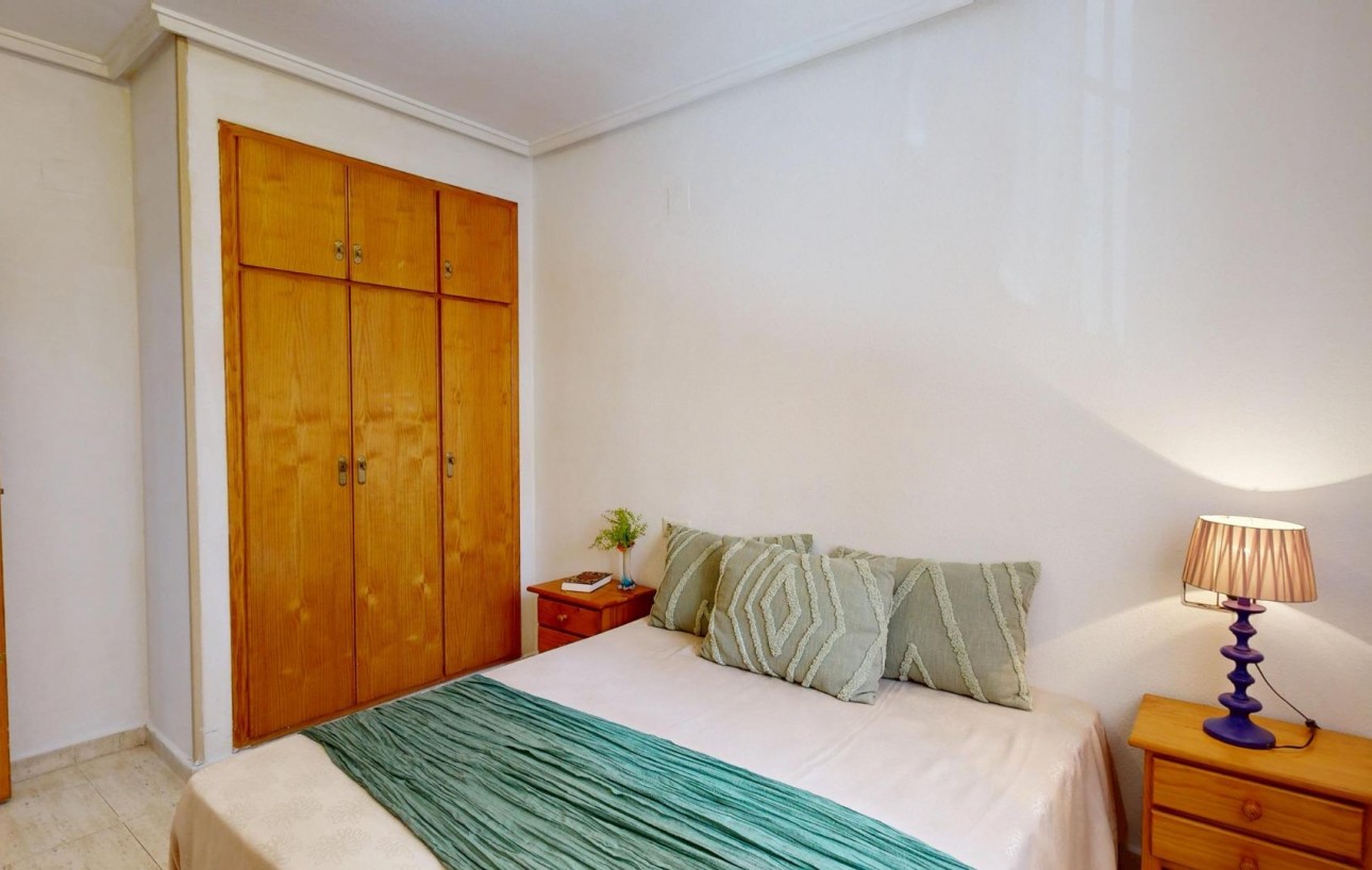 Resale - Planta baja - Torrevieja - Estacion de autobuses