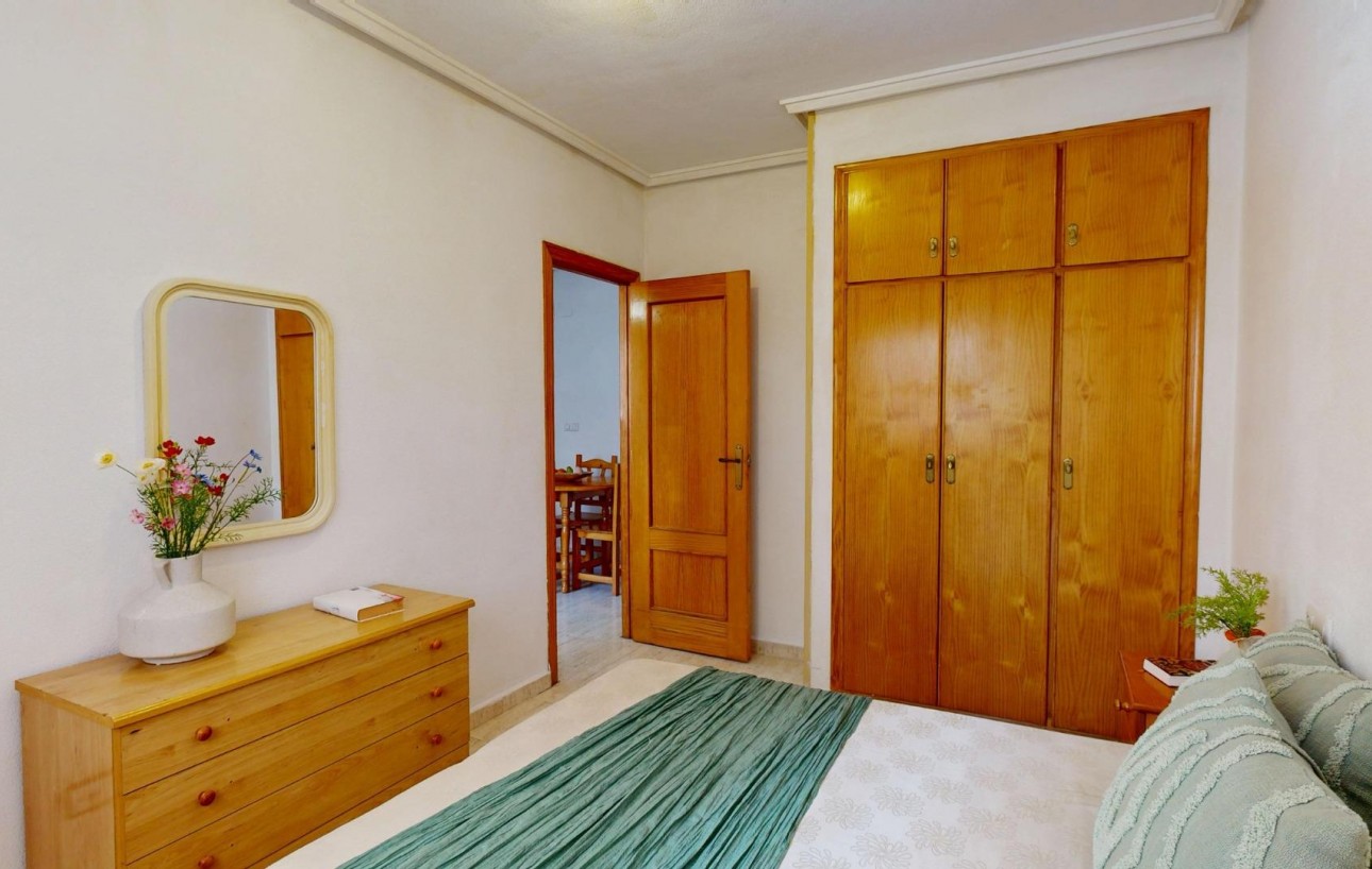 Resale - Planta baja - Torrevieja - Estacion de autobuses