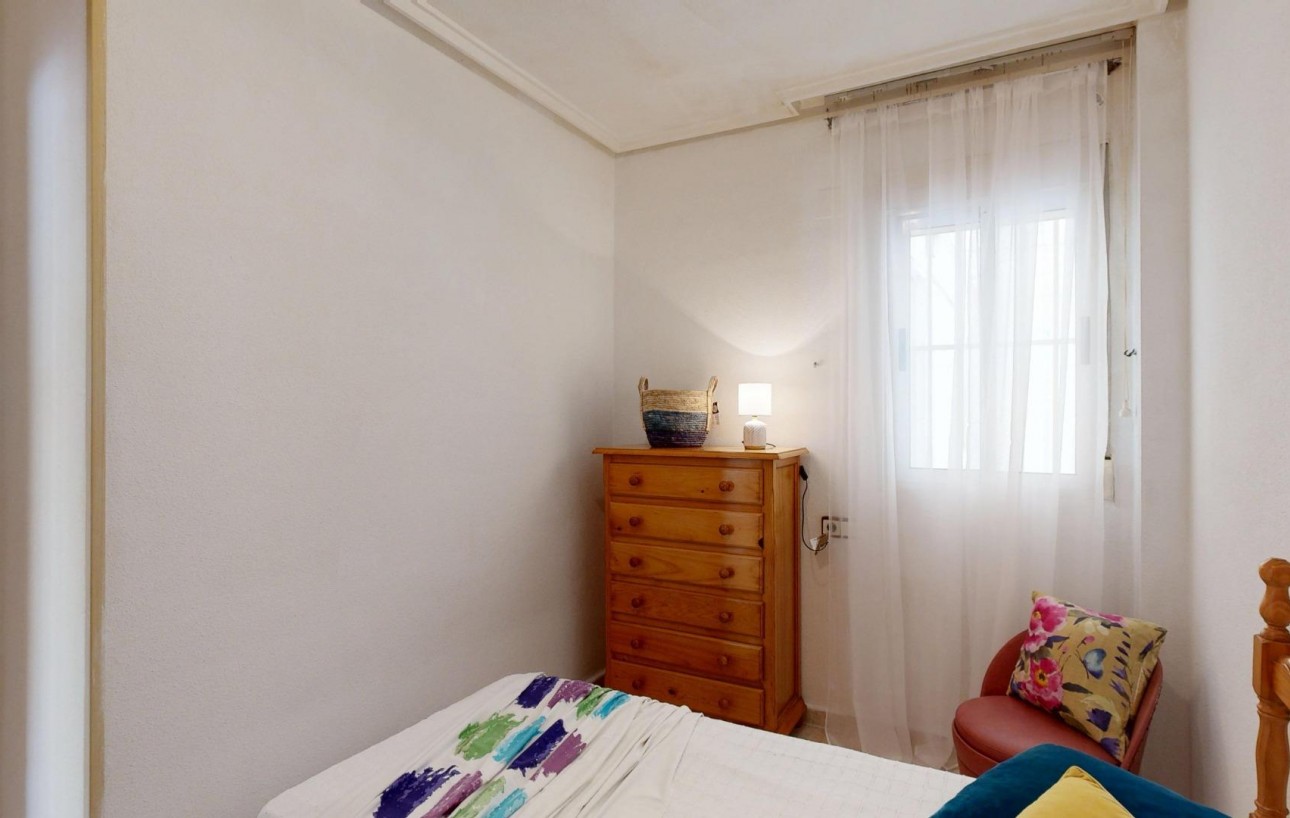 Resale - Planta baja - Torrevieja - Estacion de autobuses