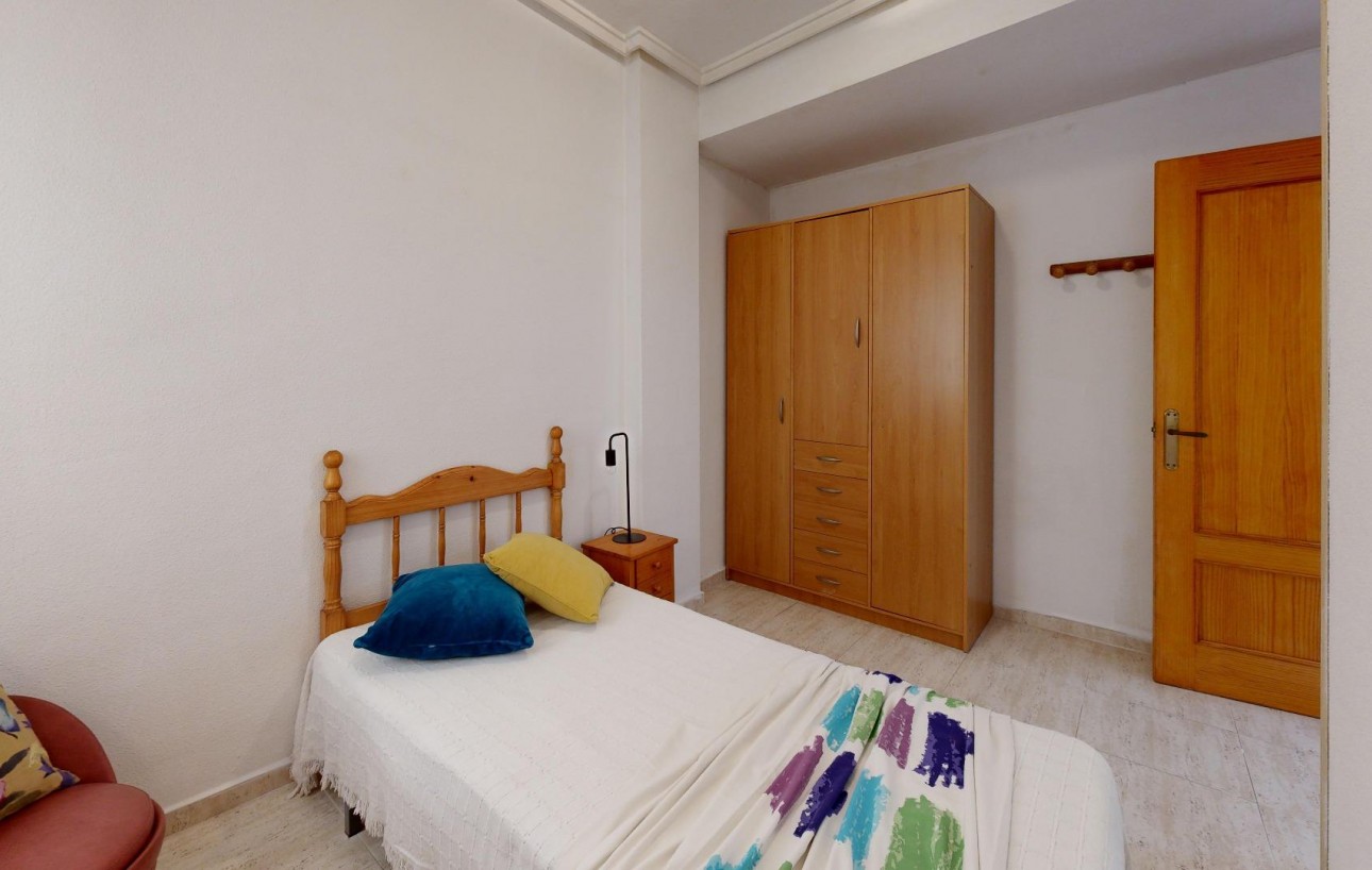 Resale - Planta baja - Torrevieja - Estacion de autobuses