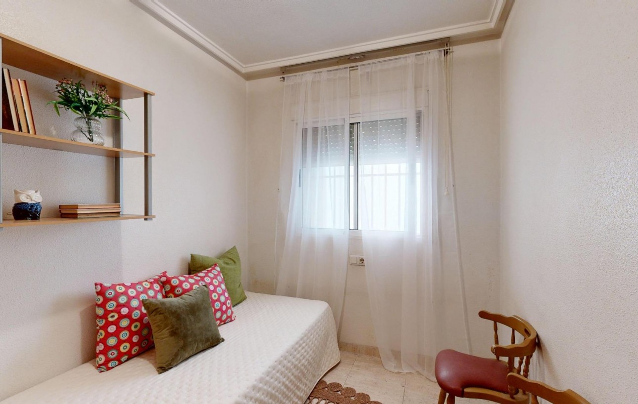 Resale - Planta baja - Torrevieja - Estacion de autobuses