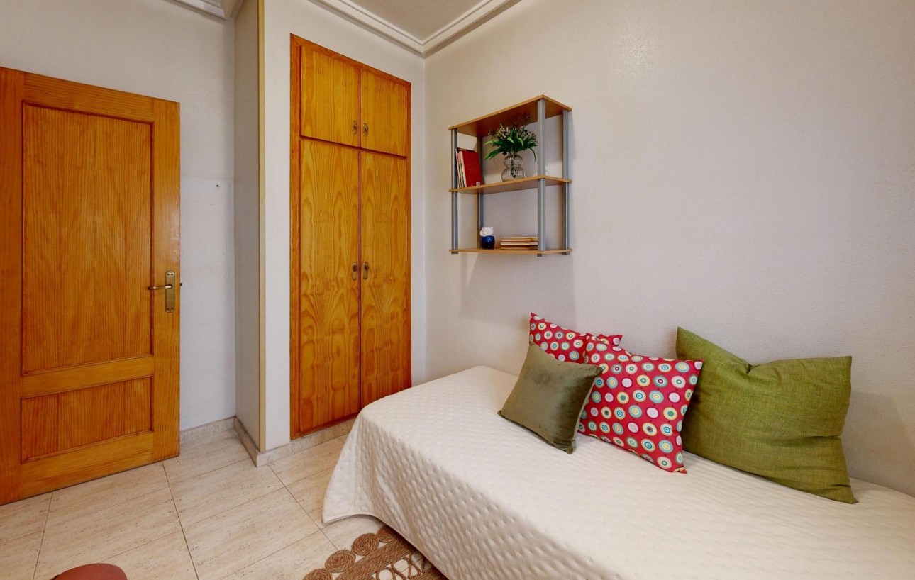 Resale - Planta baja - Torrevieja - Estacion de autobuses