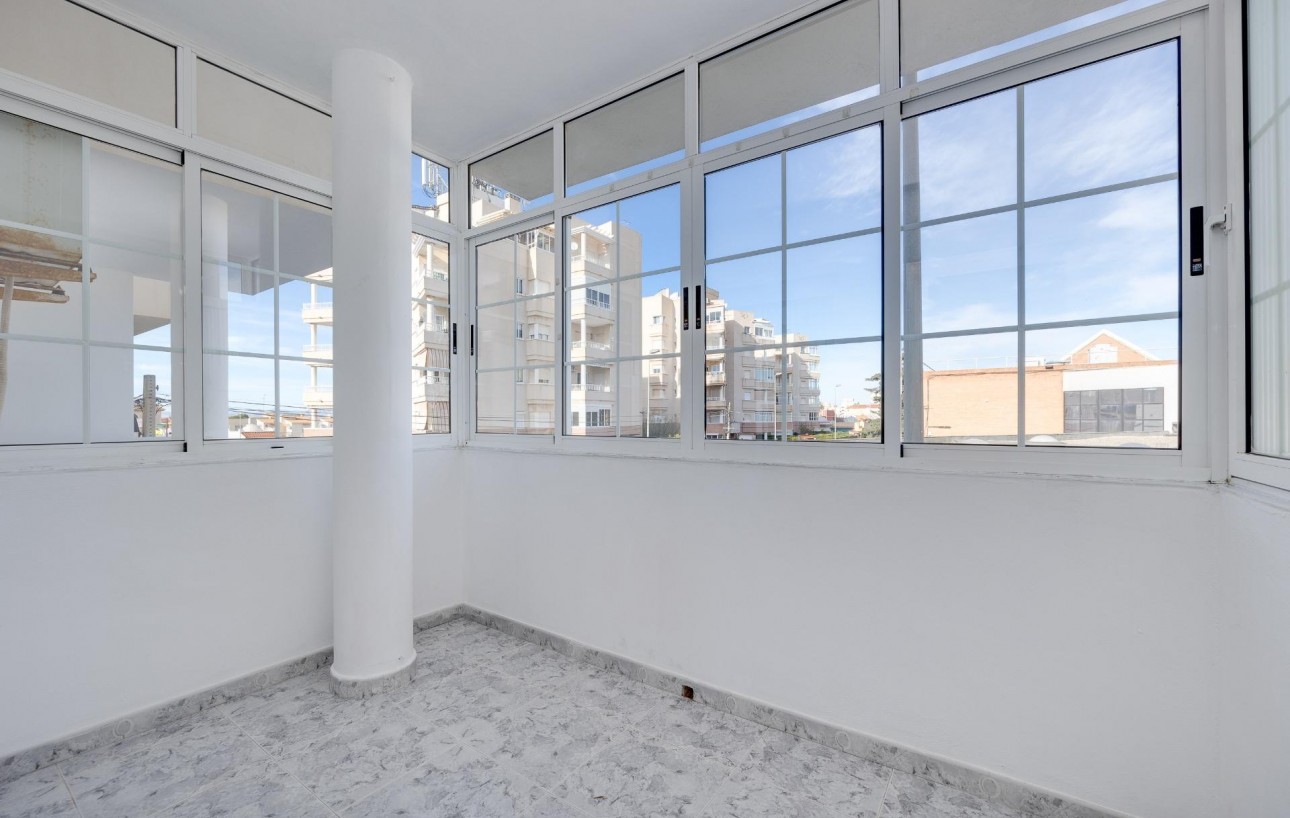 Resale - Lägenhet - Torrevieja - Playa del cura