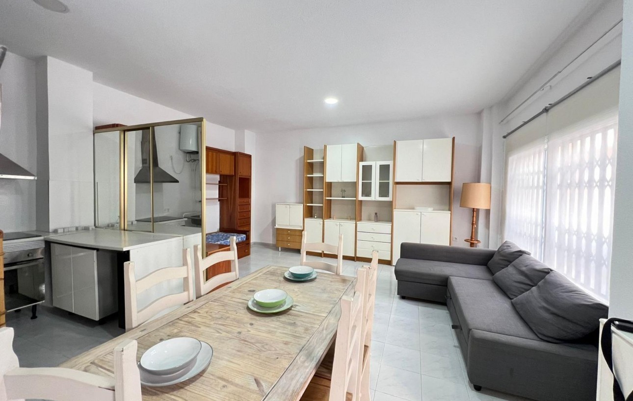 Sale - Study - Torrevieja - Playa de los locos