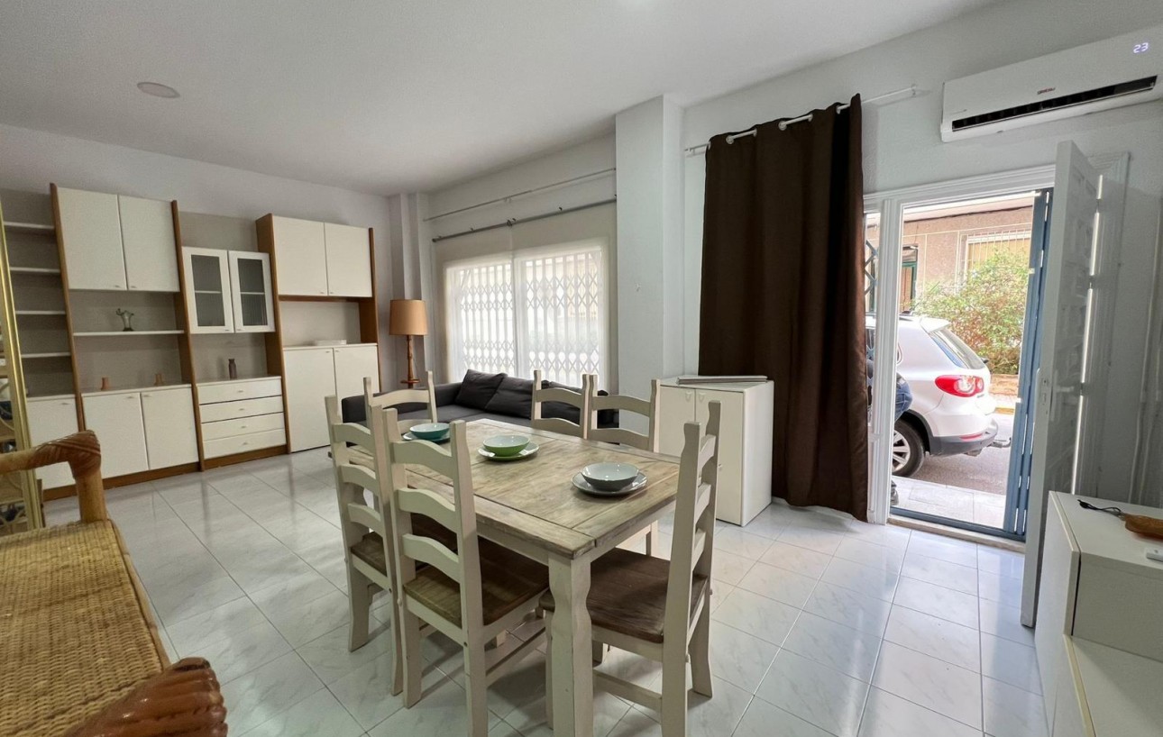 Sale - Study - Torrevieja - Playa de los locos