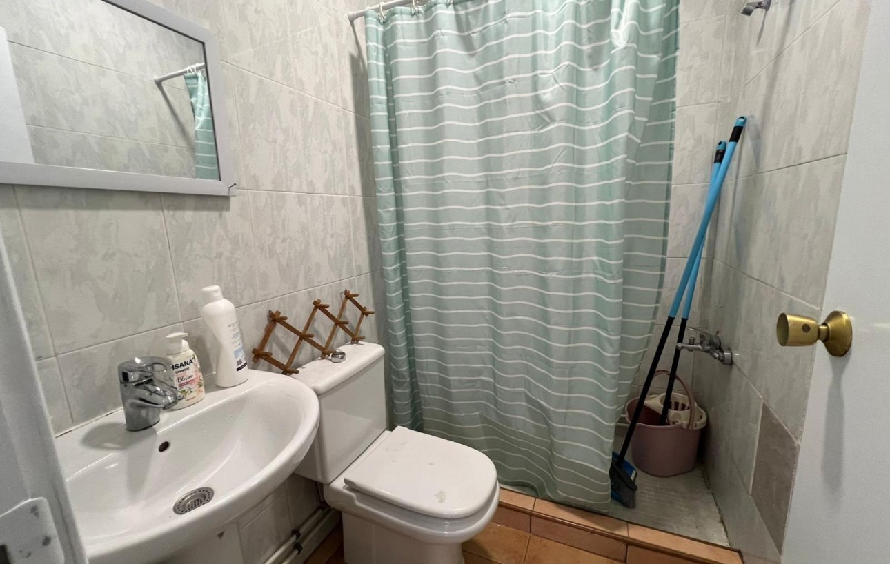 Sale - Study - Torrevieja - Playa de los locos