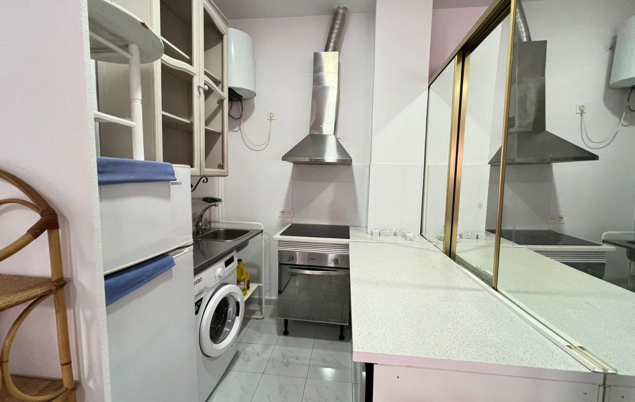 Sale - Study - Torrevieja - Playa de los locos