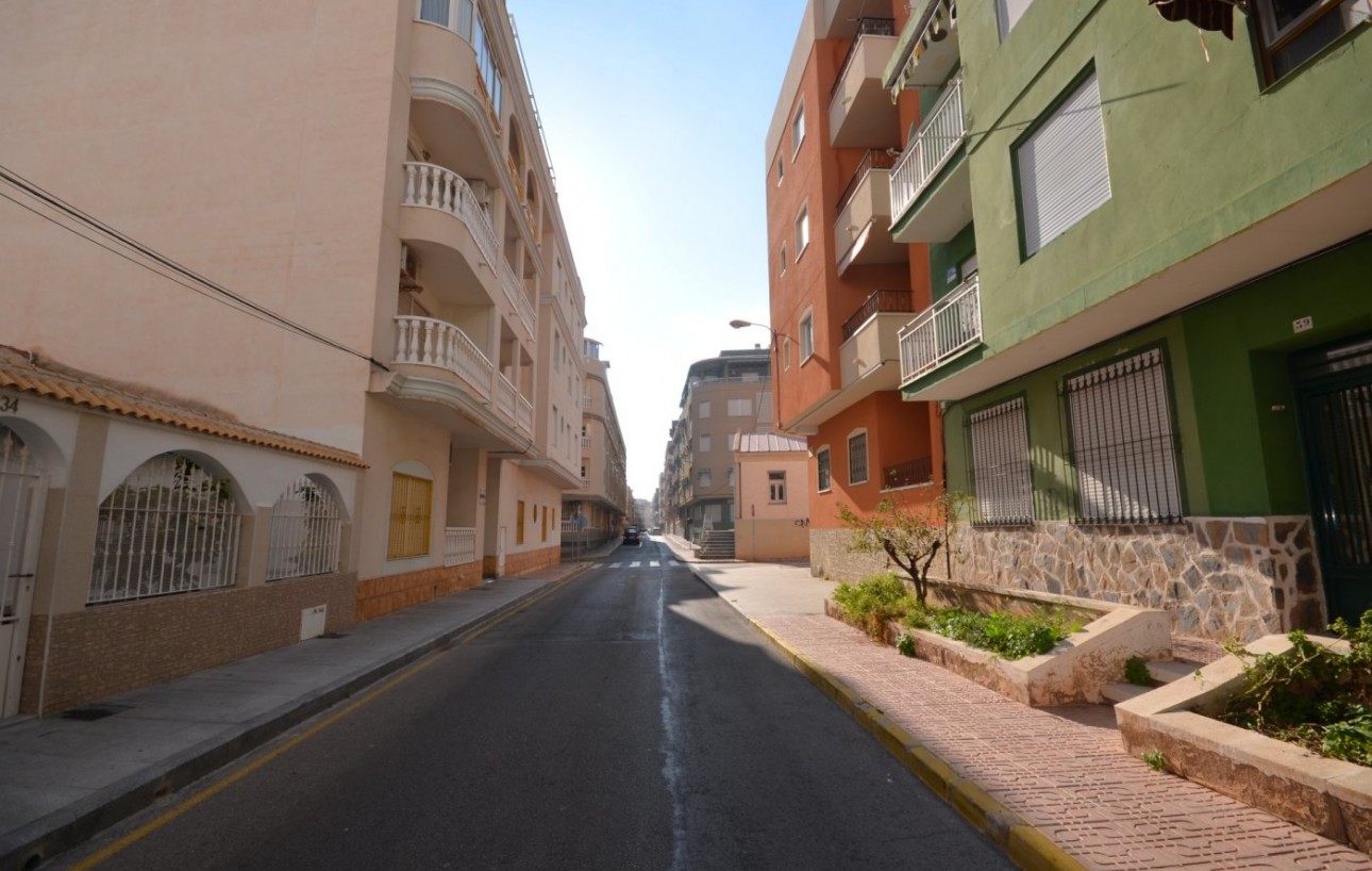 Sale - Study - Torrevieja - Playa de los locos