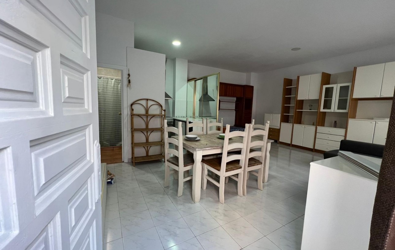 Sale - Study - Torrevieja - Playa de los locos