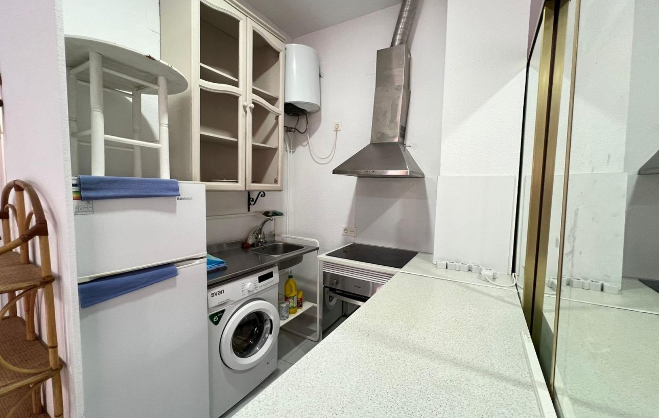 Sale - Study - Torrevieja - Playa de los locos