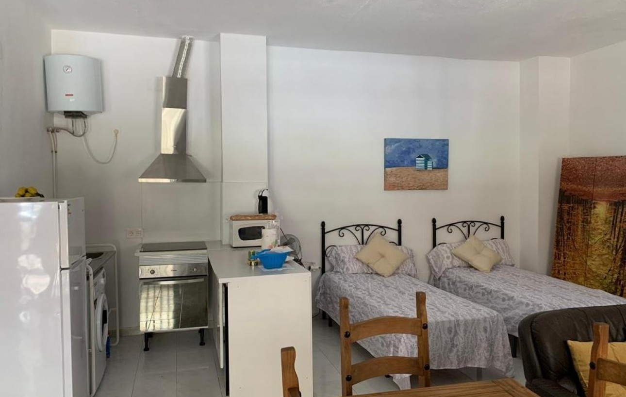 Sale - Study - Torrevieja - Playa de los locos