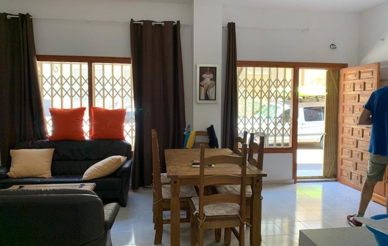 Sale - Study - Torrevieja - Playa de los locos