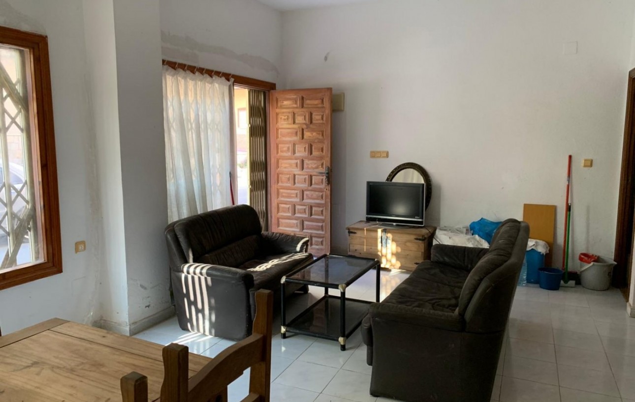 Sale - Study - Torrevieja - Playa de los locos