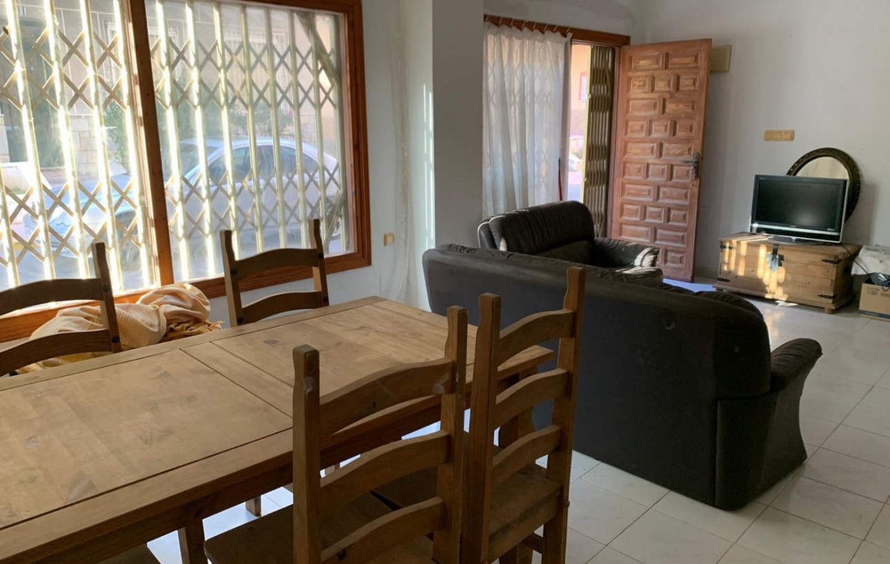 Sale - Study - Torrevieja - Playa de los locos