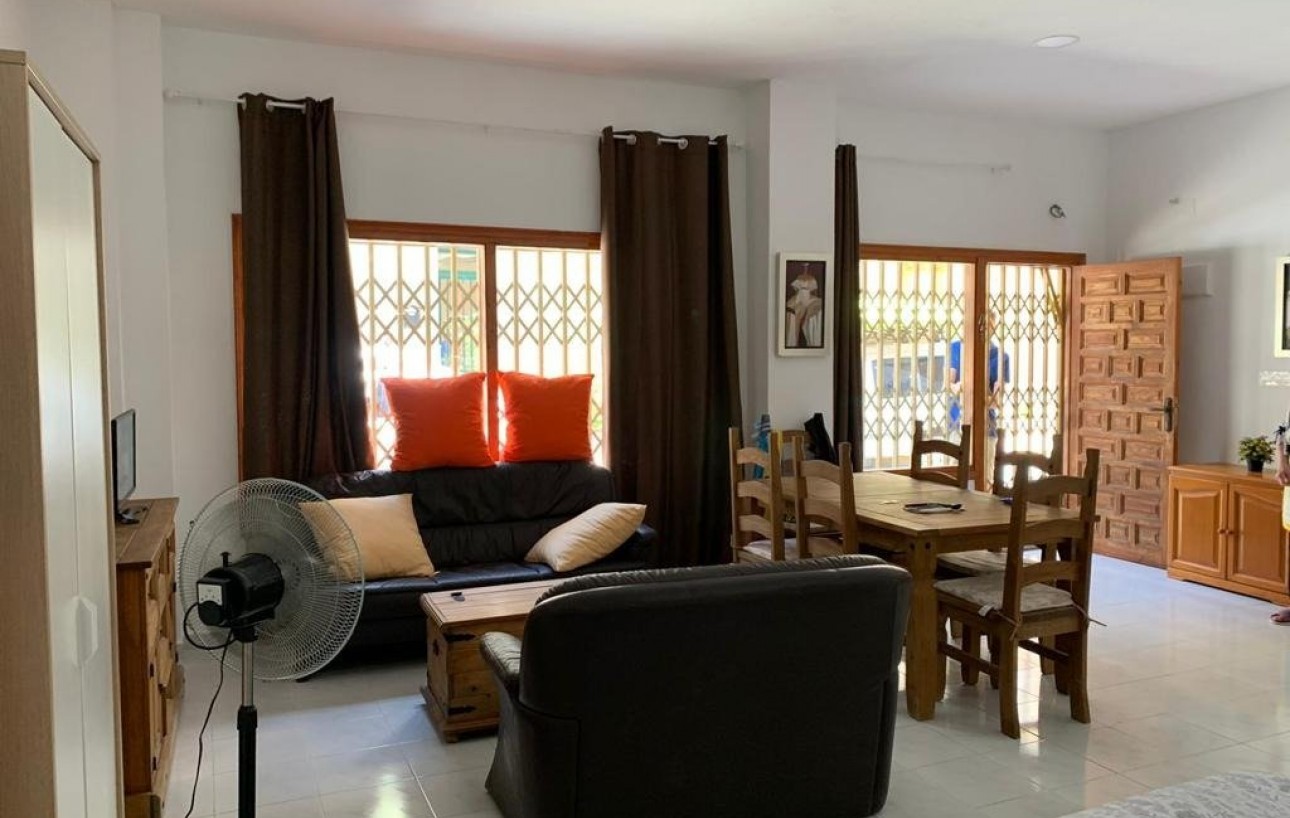 Sale - Study - Torrevieja - Playa de los locos