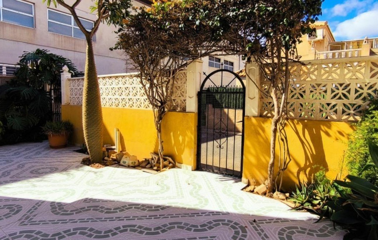 Sale - Bungalow Planta Baja - Torrevieja - Paraje natural