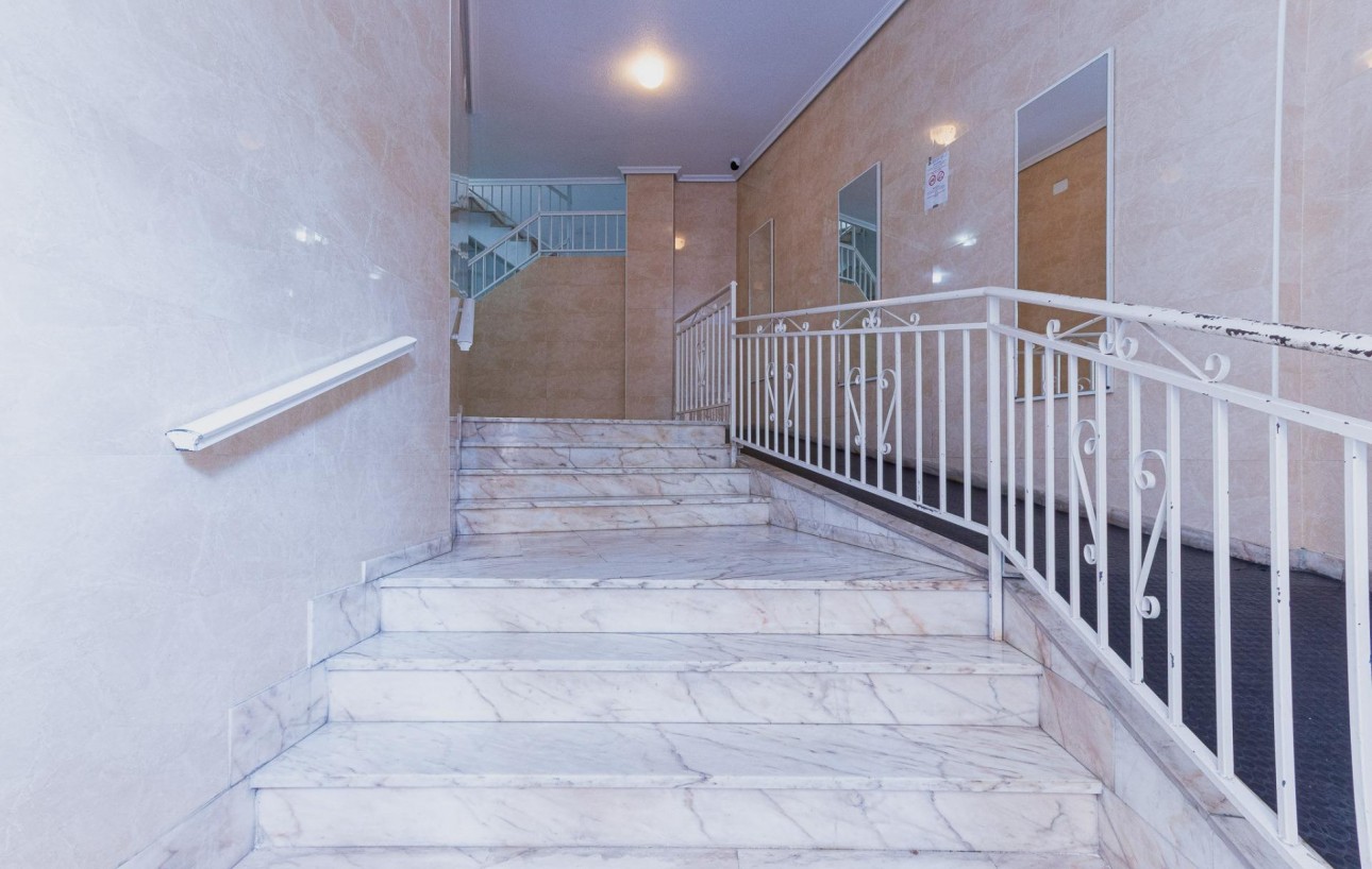 Sale - Apartment - Torrevieja - Playa de los locos