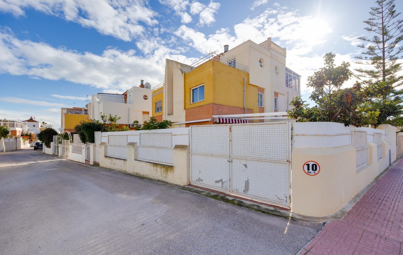 Resale - Chalet - Orihuela Costa - Los Altos