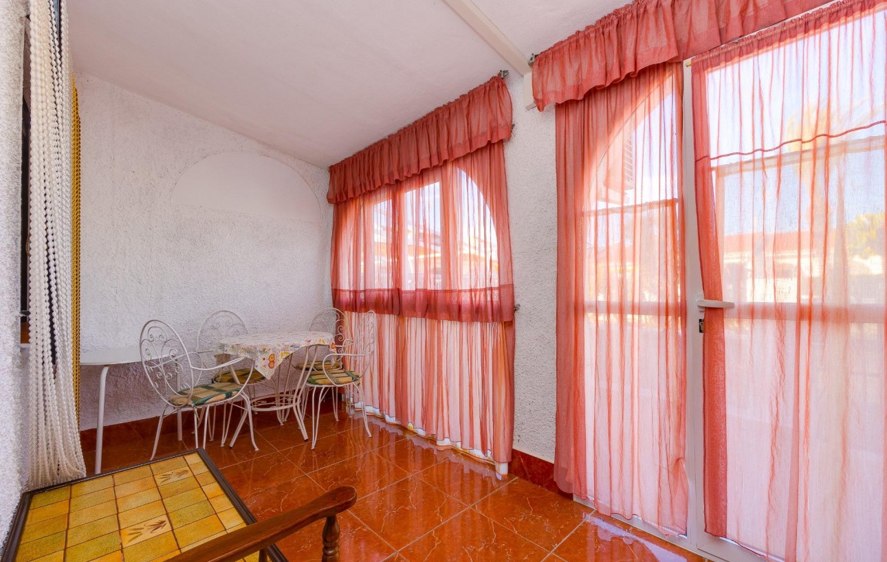 Resale - Chalet - Torrevieja - Playa de los locos