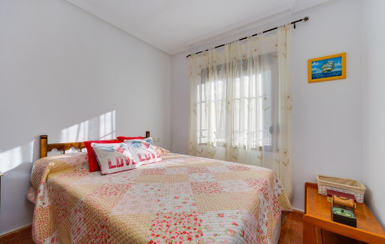 Resale - Chalet - Torrevieja - Playa de los locos