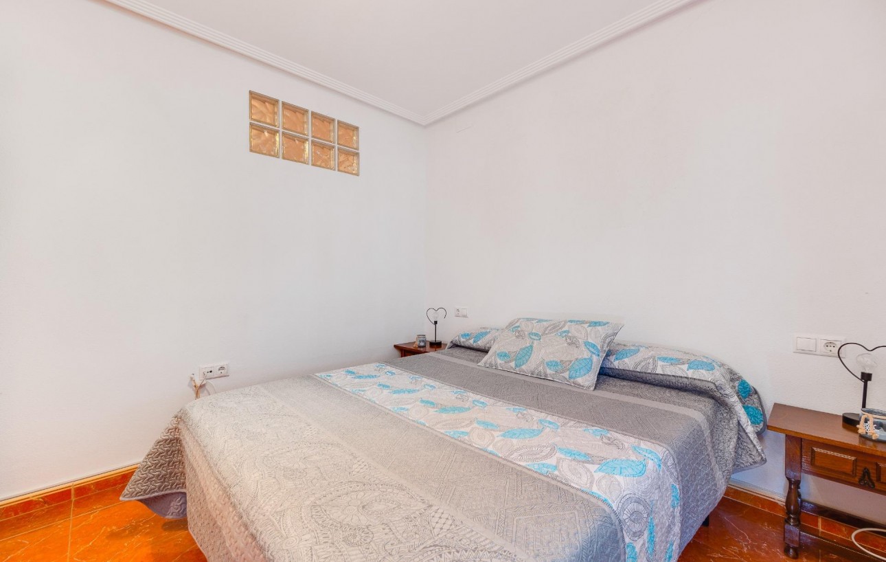 Resale - Chalet - Torrevieja - Playa de los locos