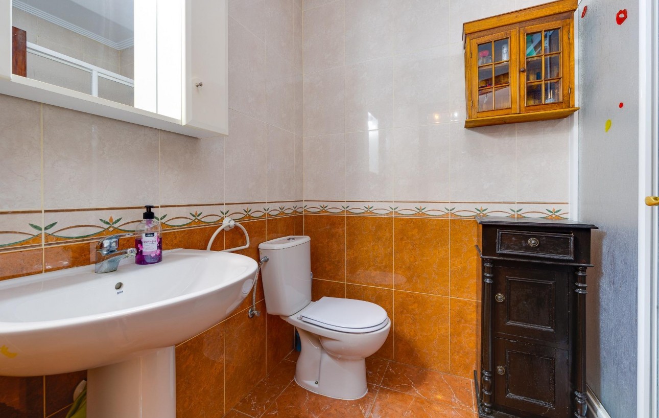 Resale - Chalet - Torrevieja - Playa de los locos