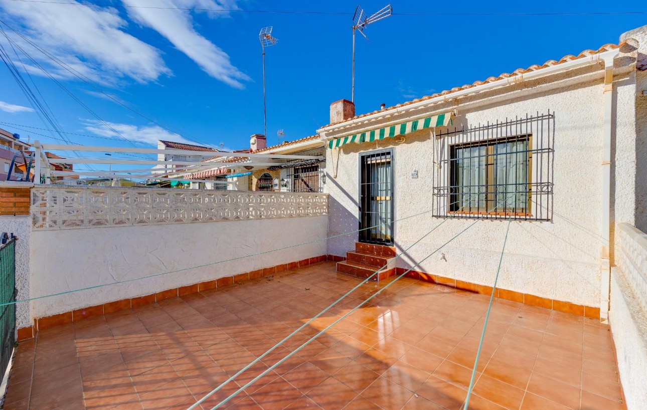 Resale - Chalet - Torrevieja - Playa de los locos
