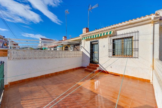 Resale - Chalet - Torrevieja - Playa de los locos