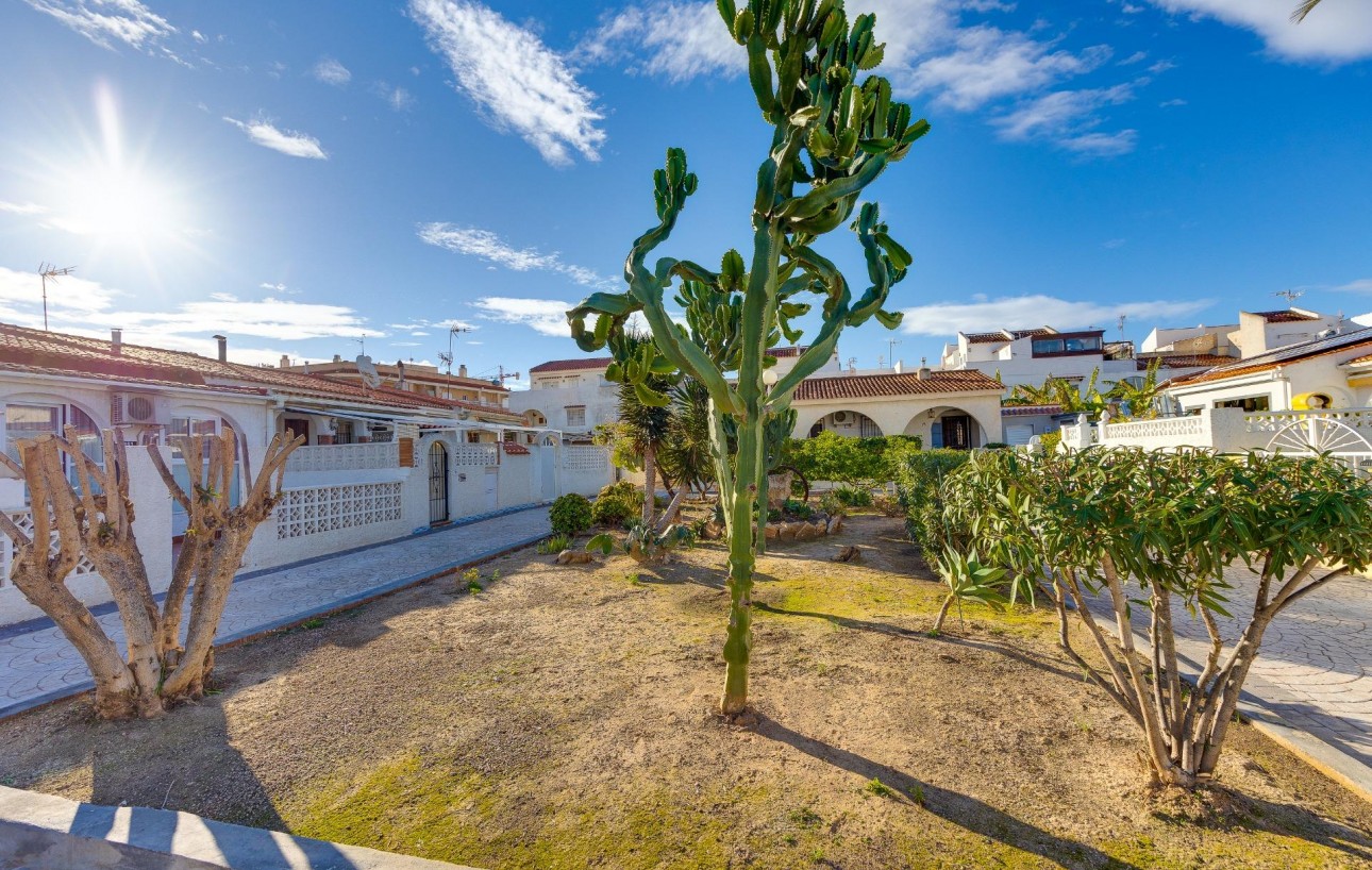Resale - Chalet - Torrevieja - Playa de los locos