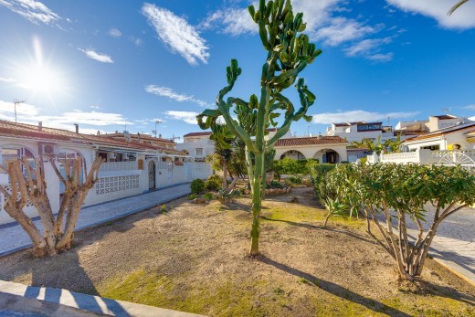 Resale - Chalet - Torrevieja - Playa de los locos