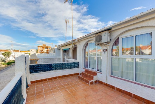 Resale - Chalet - Torrevieja - Playa de los locos