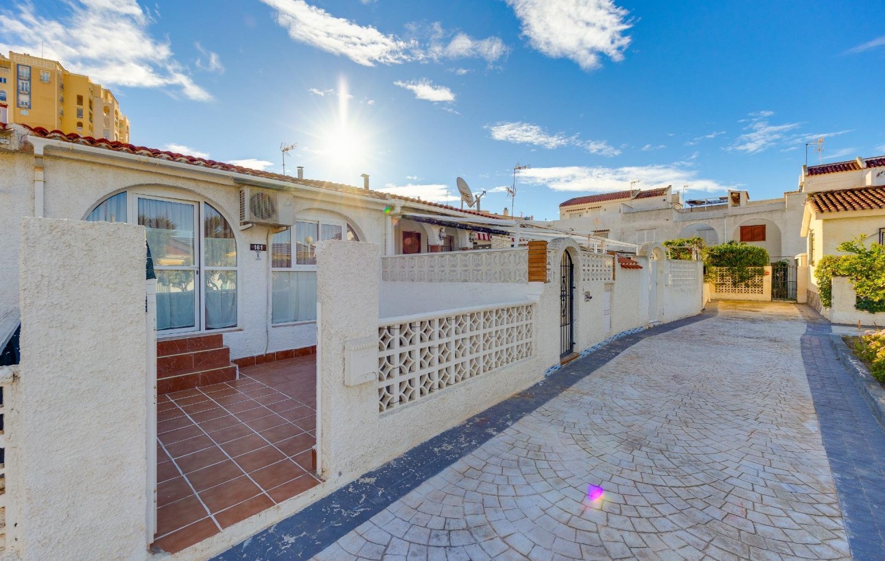 Resale - Chalet - Torrevieja - Playa de los locos
