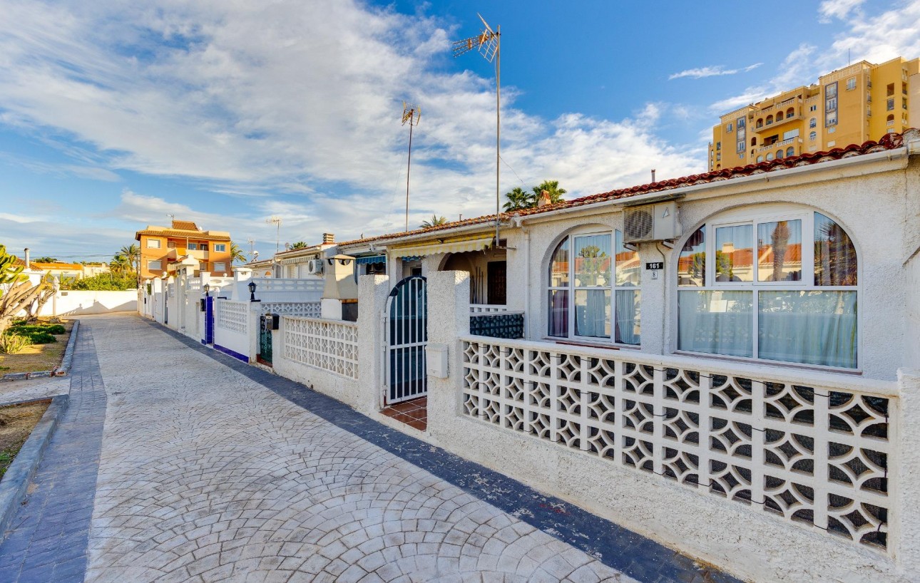 Resale - Chalet - Torrevieja - Playa de los locos