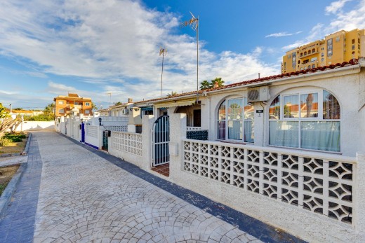 Resale - Chalet - Torrevieja - Playa de los locos