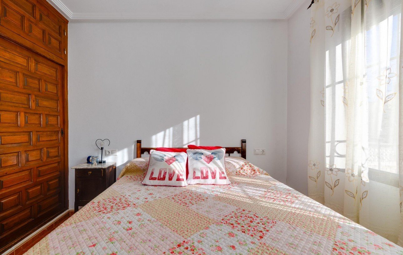 Resale - Chalet - Torrevieja - Playa de los locos