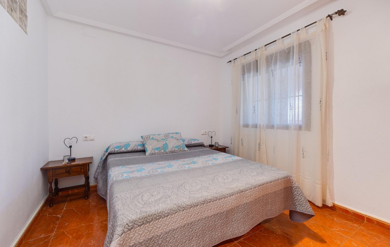 Resale - Chalet - Torrevieja - Playa de los locos