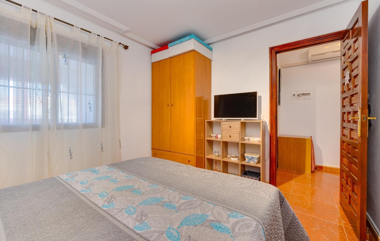 Resale - Chalet - Torrevieja - Playa de los locos