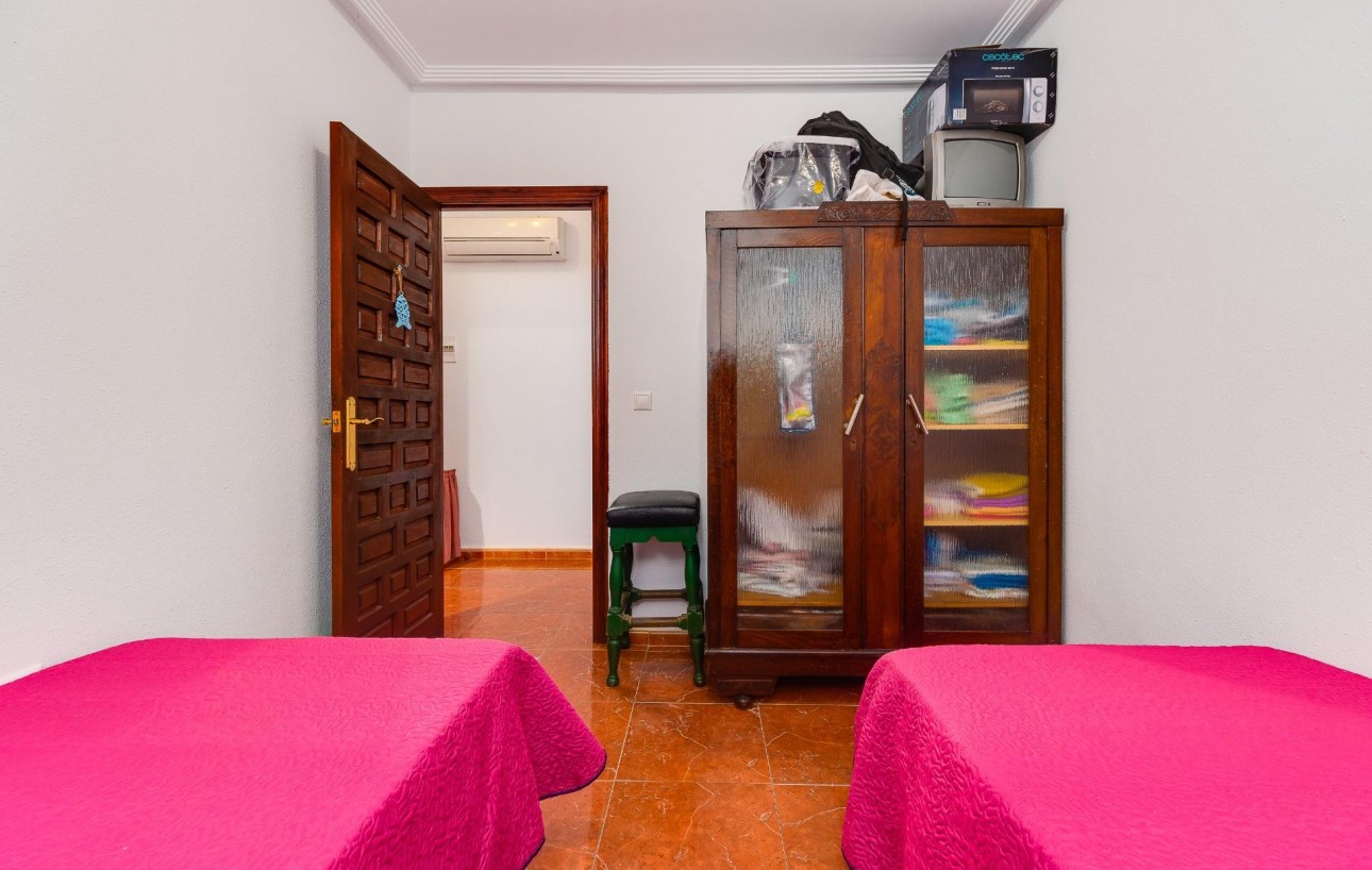 Resale - Chalet - Torrevieja - Playa de los locos