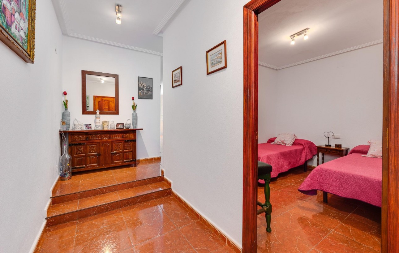 Resale - Chalet - Torrevieja - Playa de los locos