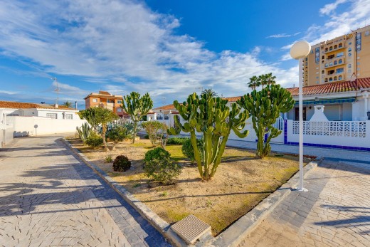 Resale - Chalet - Torrevieja - Playa de los locos