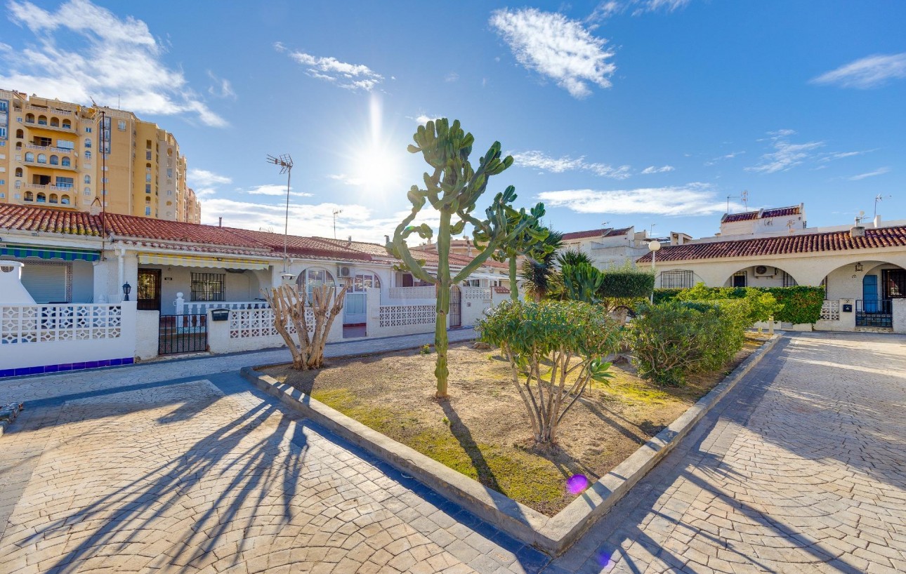 Resale - Chalet - Torrevieja - Playa de los locos