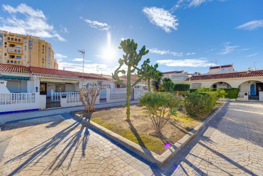 Resale - Chalet - Torrevieja - Playa de los locos