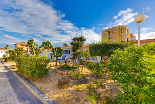 Resale - Chalet - Torrevieja - Playa de los locos