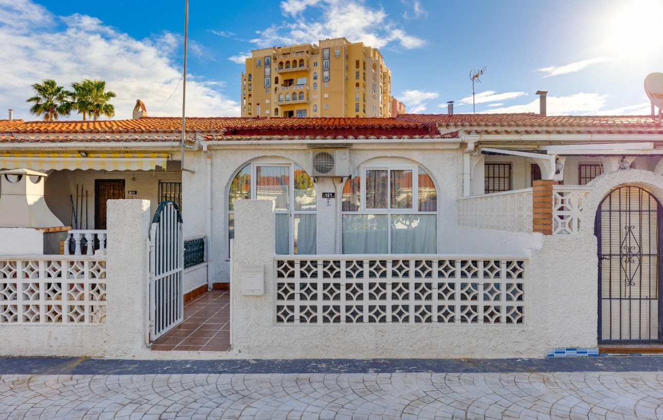 Resale - Chalet - Torrevieja - Playa de los locos