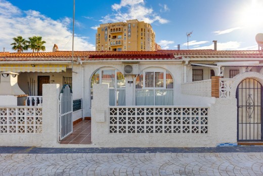Resale - Chalet - Torrevieja - Playa de los locos
