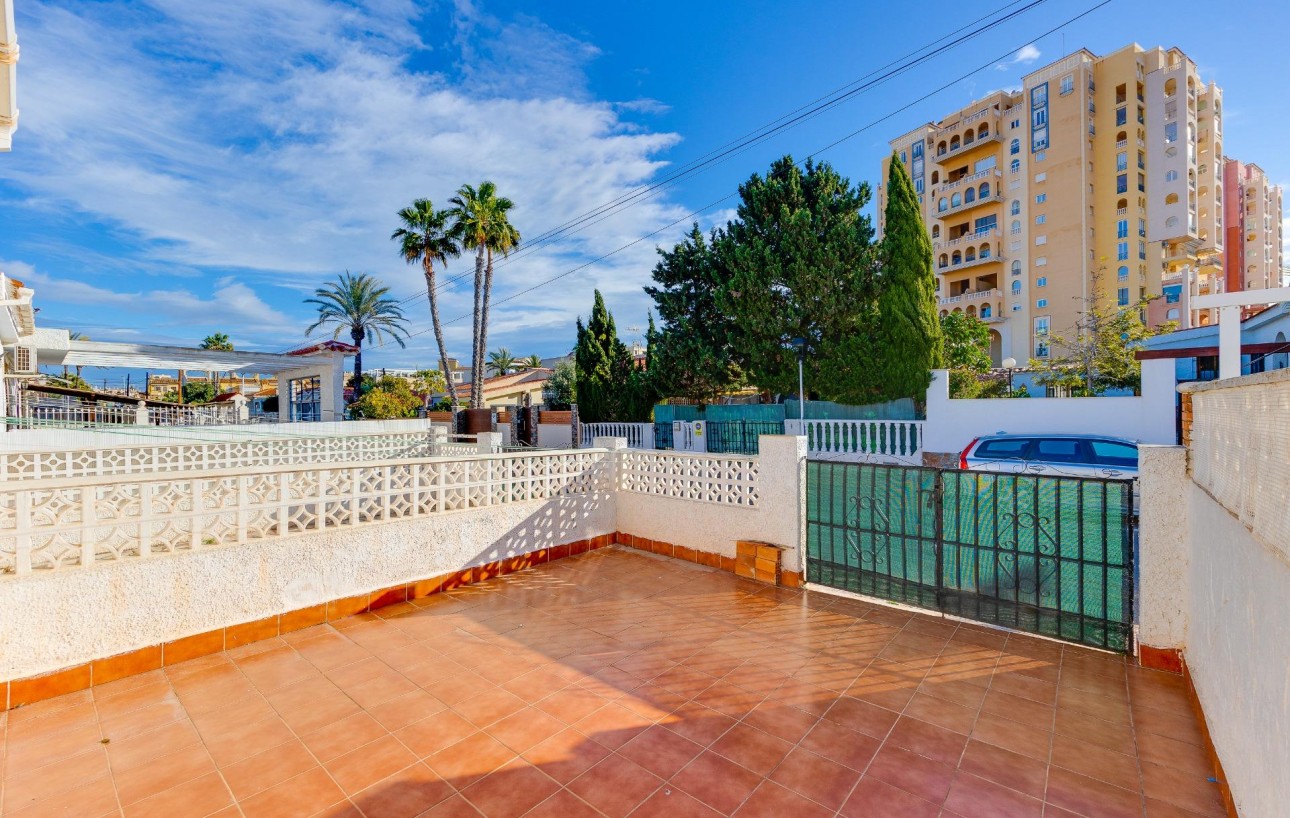 Resale - Chalet - Torrevieja - Playa de los locos