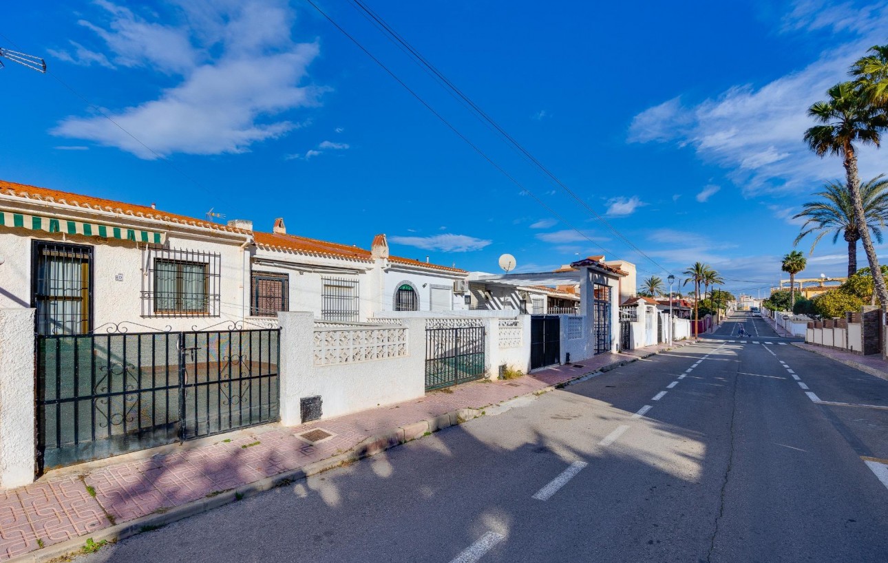 Resale - Chalet - Torrevieja - Playa de los locos
