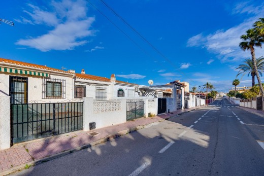 Resale - Chalet - Torrevieja - Playa de los locos