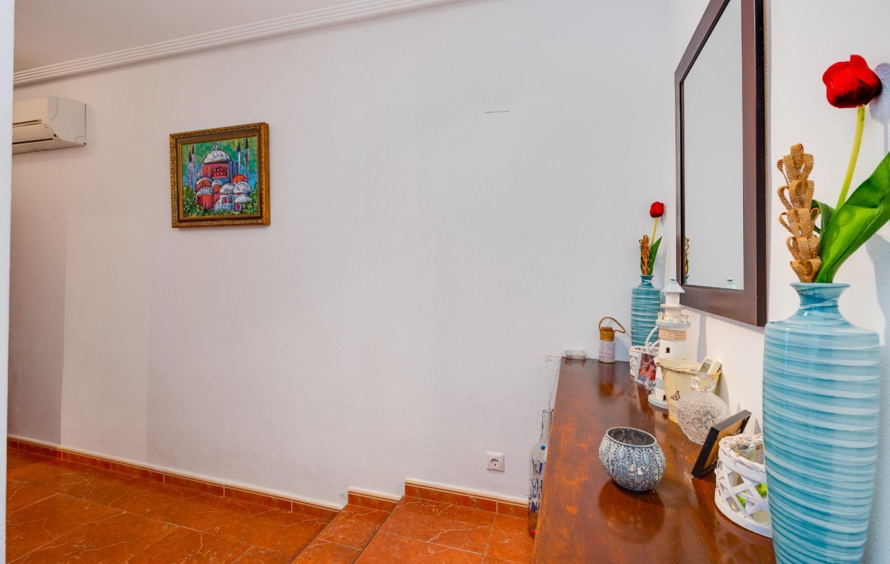 Resale - Chalet - Torrevieja - Playa de los locos