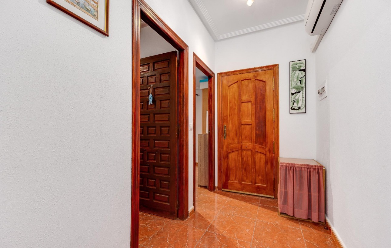 Resale - Chalet - Torrevieja - Playa de los locos